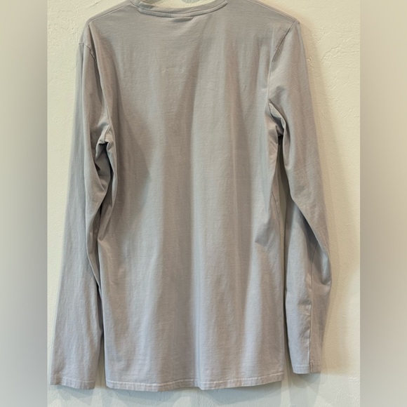 Gymshark shirt. Round neck. Long sleeves. Grey. Men’s medium. - Picture 2 of 3